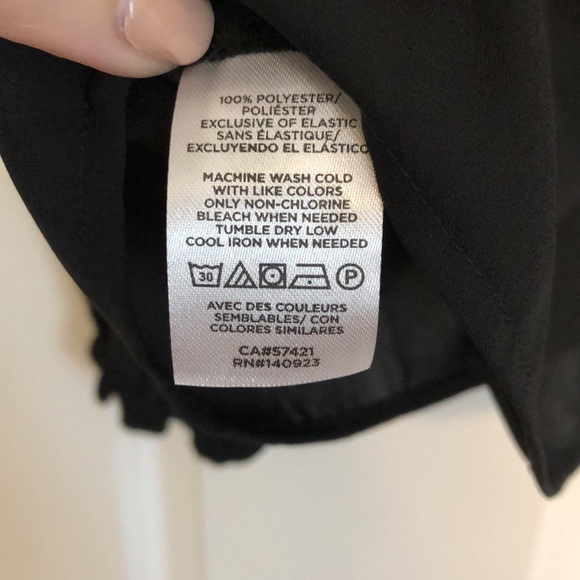 NWT Loft Outlet Black Smocked Ruffle top, sz S - Picture 4 of 4